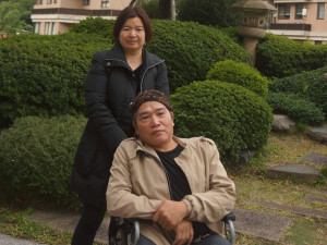 翁奉民曾任社團法人基隆市肢體新生協會理事長，現任常務理事