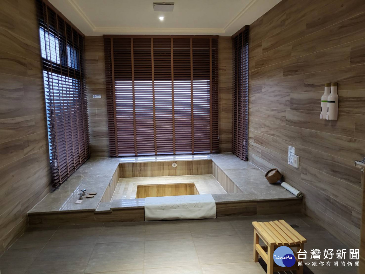 房間內的泡湯池大而舒適,不用出門即可盡享泡湯趣。