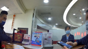 銀行行員機警熱心關懷提問，並立即通報警方到場協助查證，即時攔阻詐騙