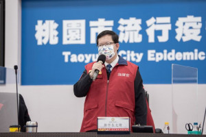 鄭市長表示，桃園採取高強度防疫，擴大匡列、擴大隔離、擴大採檢，感謝民眾配合嚴格的執行標準，共同保護家人及大眾的防疫安全
