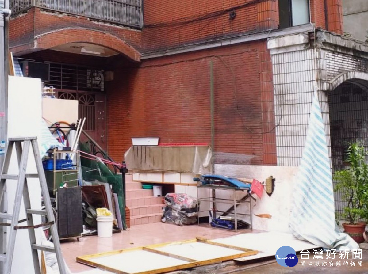 確認違建事實明確，並潛藏公共安全危機，列入優先排拆目標，強制執行拆除