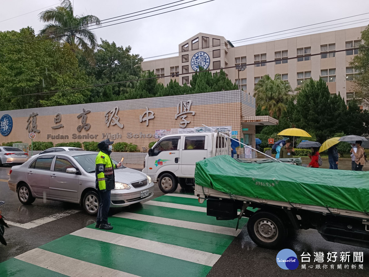 大學學測登場，平鎮警全力維護考場安全及交通順暢