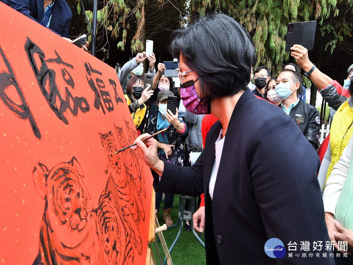 田中窯陶藝公共藝術創作展　4公尺的「魷魚遊戲」主題娃娃首度亮相