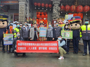 大溪警方宣導防制酒駕、毒品、家暴等犯罪預防及協助失蹤人口返家團圓等安全觀念