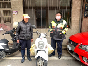 老翁探親忘車停放地點，警熱心協助找回