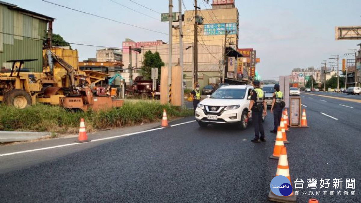 桃園市警局加強執行取締酒駕，呼籲用路人應善用計程車、代駕服務等安全、迅速方式返家<br />
<br />
