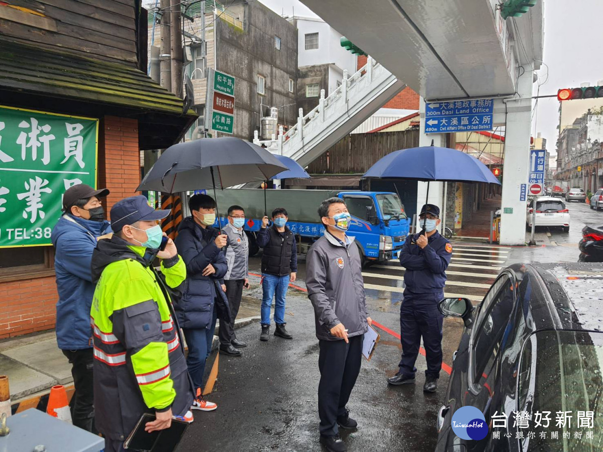 大溪分局辦理期前會勘，這次特地運用無人機以高空鳥瞰全景方式，協助找出易壅塞路段改善對策