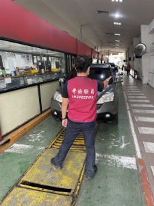 嘉義市監理站提醒車主盡量避開春節連假前後的檢驗高峰期／嘉義市監理站提供