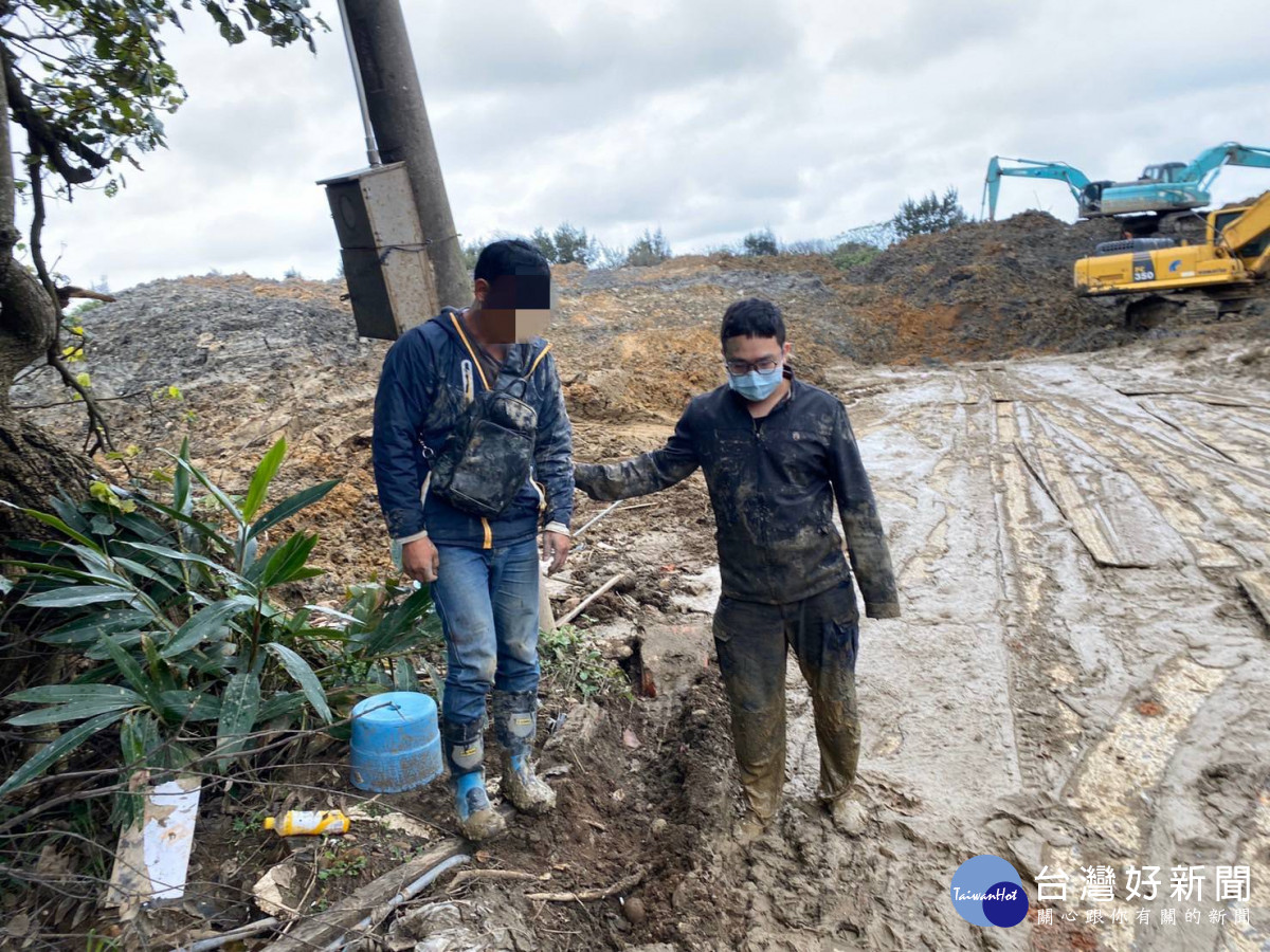 桃園觀音地區遭傾倒廢土，大園警方強力取締不手軟