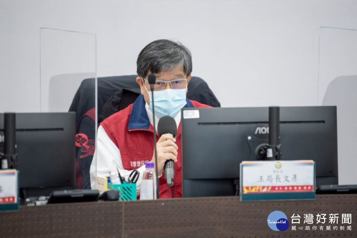 衛生局長王文彥說明新型冠狀肺炎確診個案關懷服務方案