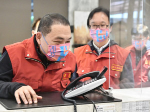 市長透過電話關心居檢民眾