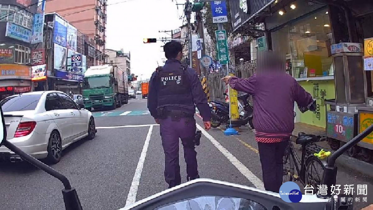 員警發現民眾疑似有遭詐騙之情事，經耐心向民眾查證解釋攔阻詐騙
