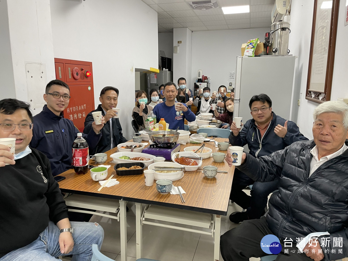 桃市議員感念員警辛勞，年節加菜慰勞警察同仁