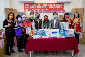 家照協會與犯保協會募集家照醫療耗材幫助弱勢。（家照協會提供）
