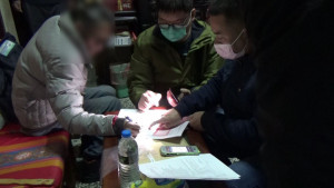 斗南警分局綽號「阿霖」的藥頭，「阿霖」早上還藉著在自家豬肉攤幫忙掩飾身分／警方提供