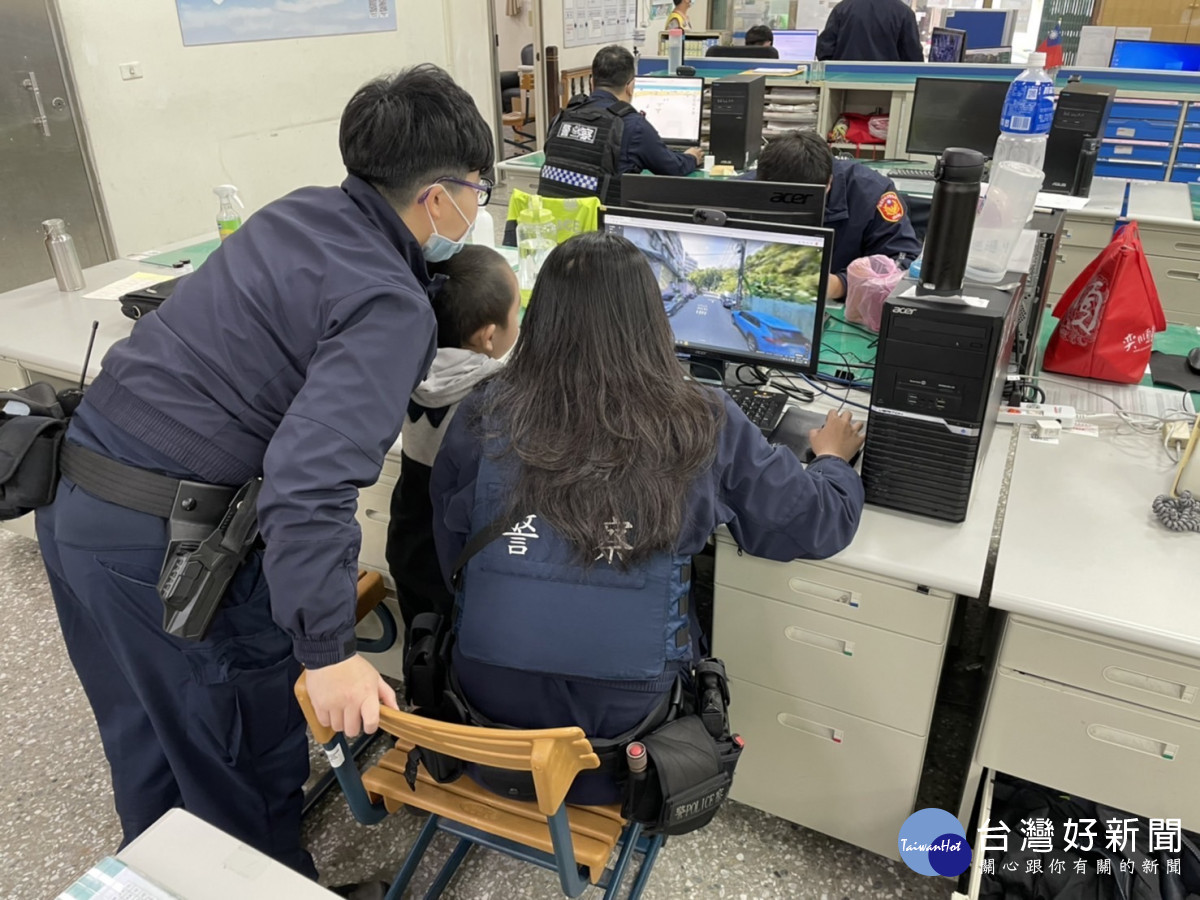 警察姐姐利用google map幫助迷童找到家