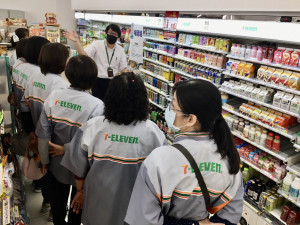 中彰投分署攜手統一超商舉辦「不老店長職場體驗徵才」活動。圖／勞動力發展署中彰投分署提供