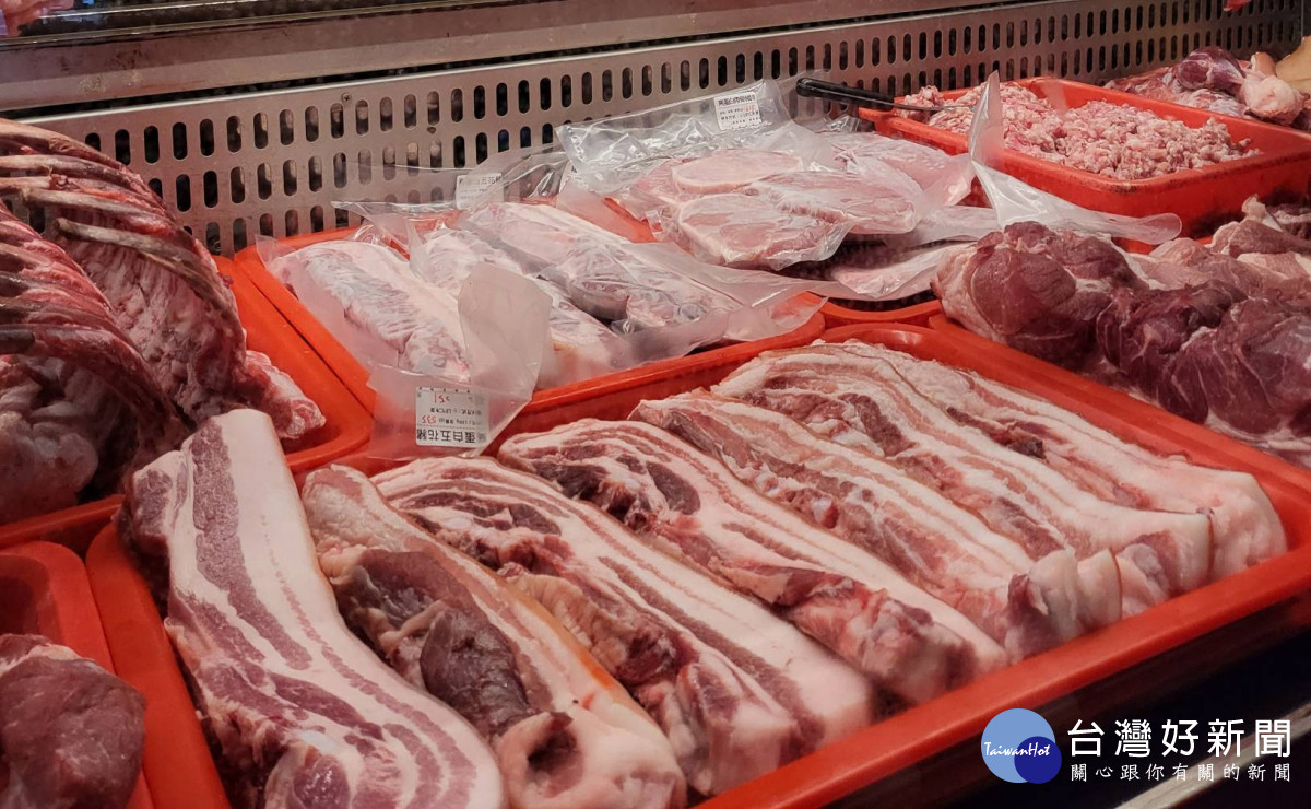 透過小鮮肉直賣網，每日新鮮現宰的豬肉會先分切冷凍後，宅配到府。