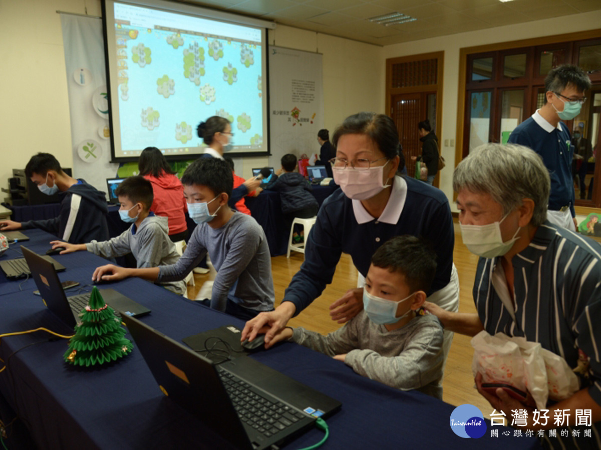 慈濟基金會執行長辦公室主任王運敬：透過賽事將環保概念傳承給國家未來的主人翁。