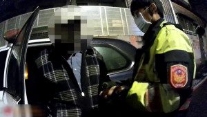 雙眼失明老翁徘徊迷失街頭　警積極協助返家