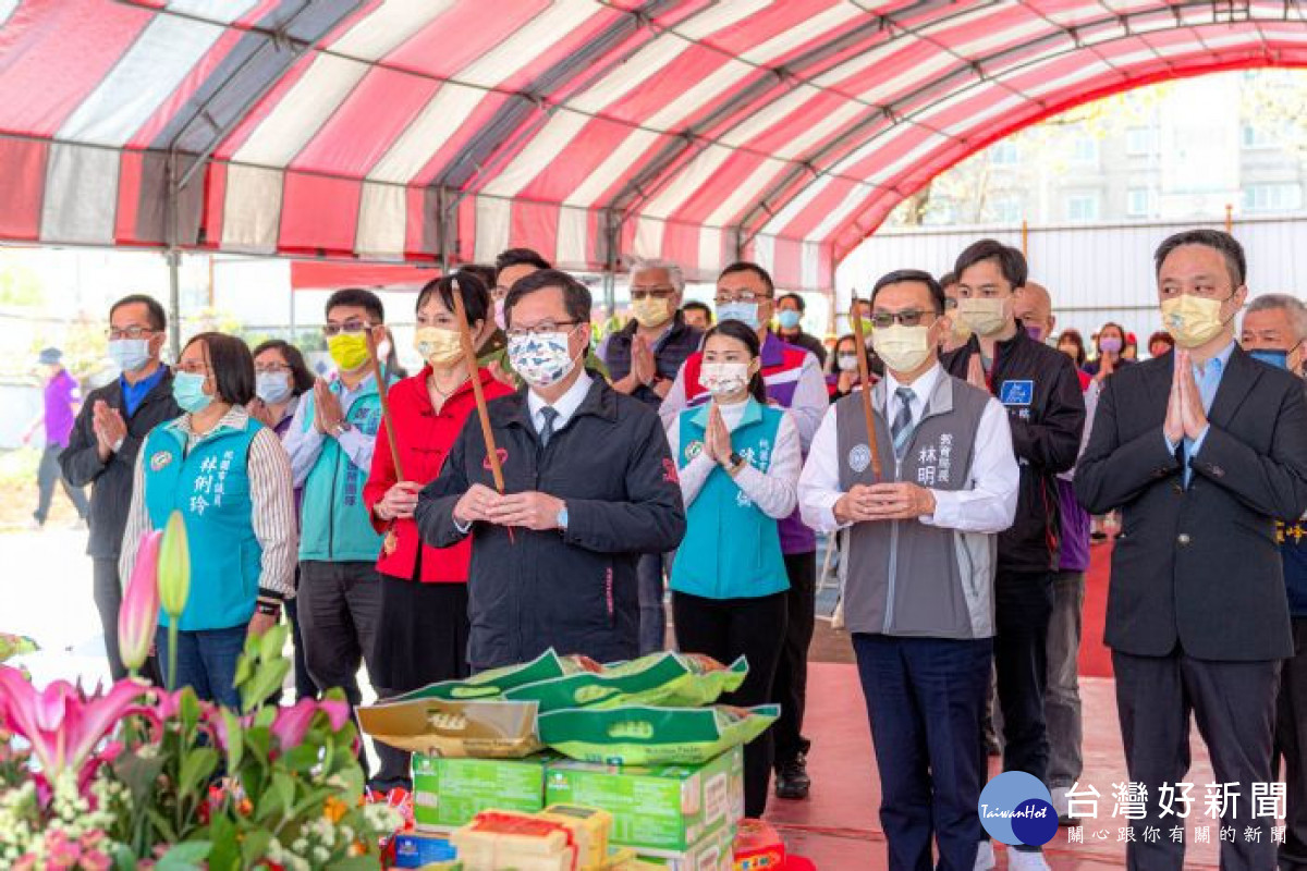 市長與貴賓為動土典禮祈福