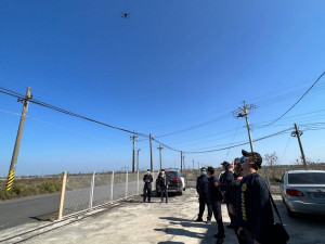 學甲警分局轄區位於沿海地區，幅員廣闊，分局引進無人機，將組訓員警操作，未來成立機隊，增加維護治安的能力。(警方提供)