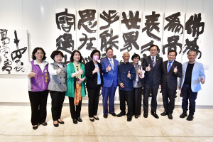台灣現代書法史標竿人物杜忠誥，全新百幅創作返鄉彰化展出。圖／彰化縣政府提供