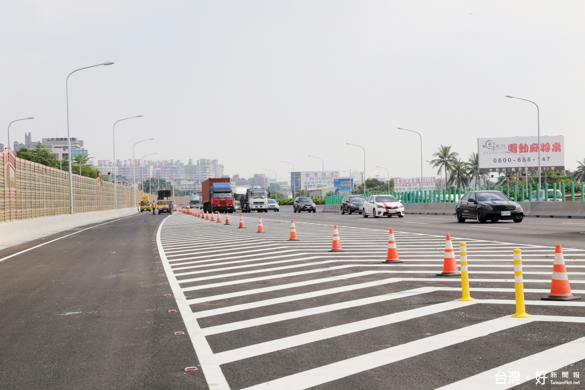 變換車道打錯方向燈　7月1日起最高可罰1800元