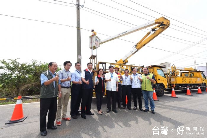鄭市長對於台電同仁不畏風雨、日夜趕工修復,再次表達對台電同仁的感謝之意。