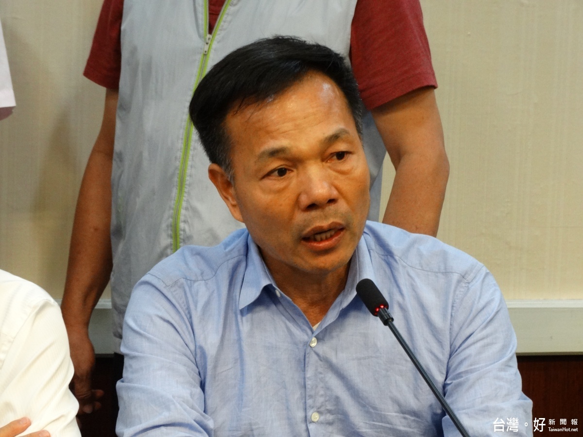 民進黨市議員郭清華表示 ,國民黨先使暴力手段,他是「以暴制暴 」。
