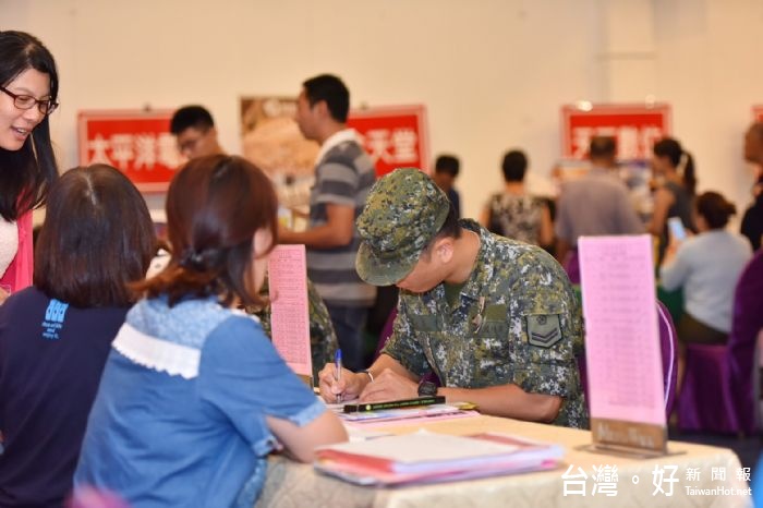 鄭市長表示,市府將桃園打造為宜居宜業的城市,歡迎年輕人來桃園實現夢想。