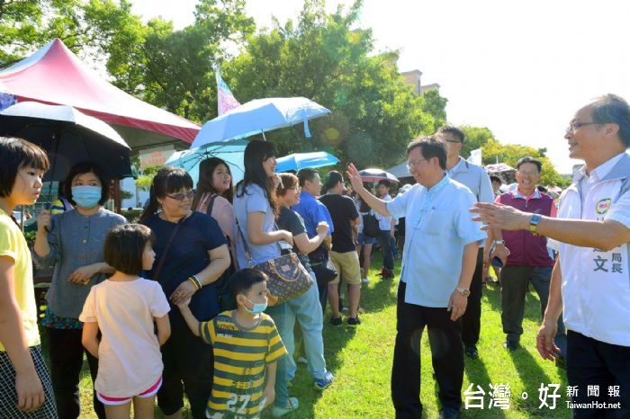 鄭市長表示,讓參加的民眾獲得相關稅務政策知識,也可以開心摸彩,是很有意義的活動。