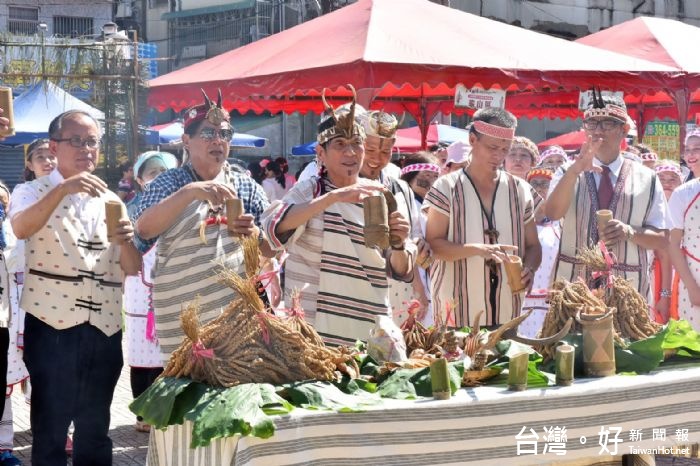 鄭市長表示,市府透過舉辦各原住民族歲時祭儀,讓市民朋友體驗美好的原住民族文化。