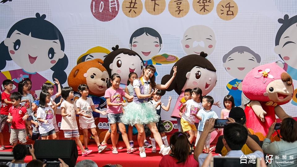 客家局長蔣絜安表示,製作全國首見的客家人偶「阿弟」、「阿妹」,希望帶動年輕世代親近認識客家文化的風潮。