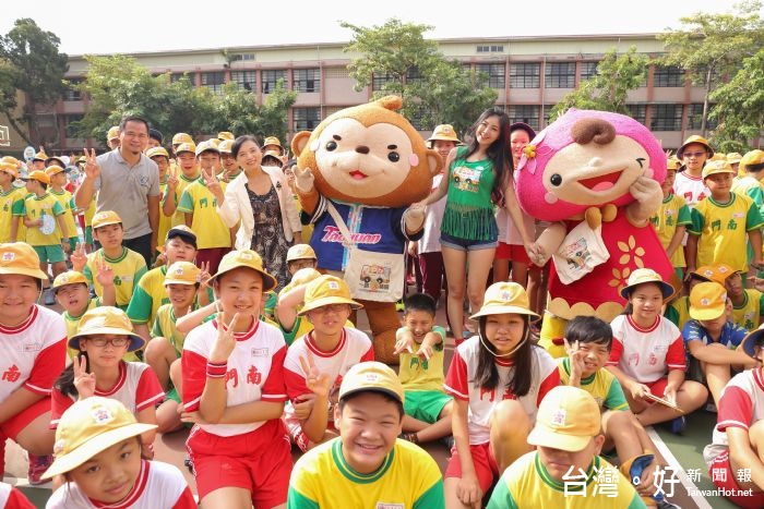 局長楊勝評表示,為了讓桃園在地學童能建立低碳旅遊的觀念,進行首次的校園推廣宣傳。