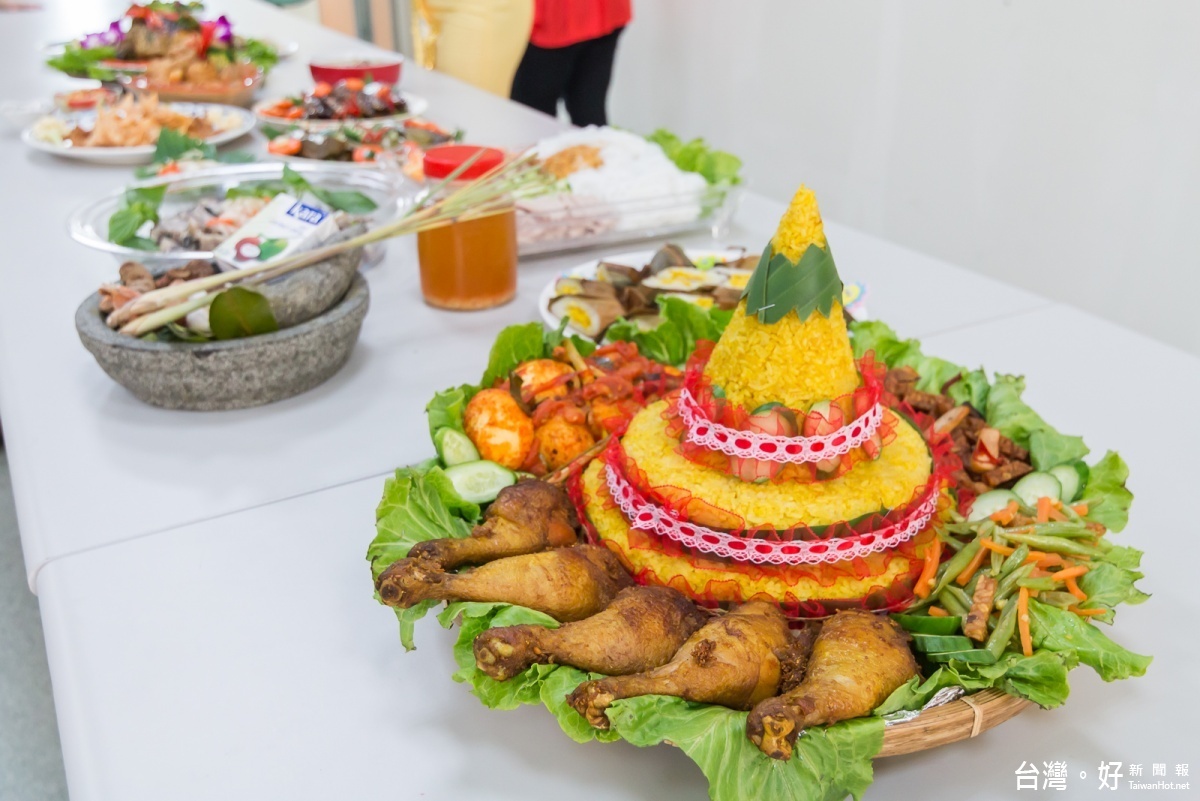 新住民推出精美異國料理,秀色可餐。