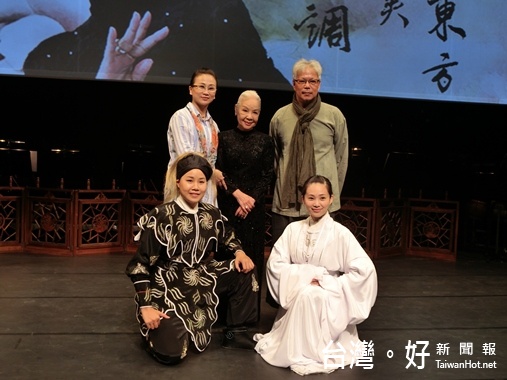 廖瓊枝老師帶領年輕一代的歌仔戲演員,參與在歌劇院的演出。(記者賴淑禎攝)