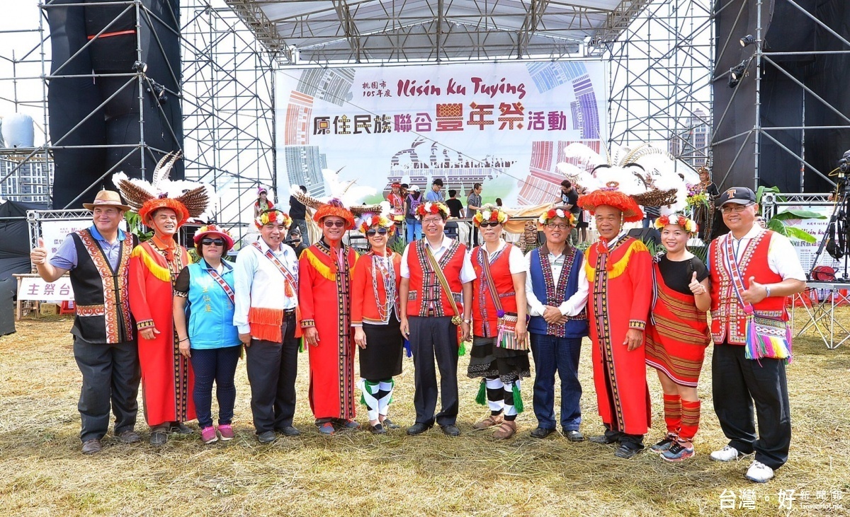 鄭市長表示,「豐年祭」是原住民族的年節,族人們以豐富祭品及歌聲舞蹈,對祖靈帶來的保祐及豐收表達感謝。