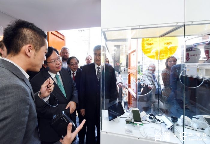 鄭市長說,感謝荷蘭貿易暨投資辦事處在桃園舉辦巡迴展,讓大家吸收不同城市的經驗及作法。