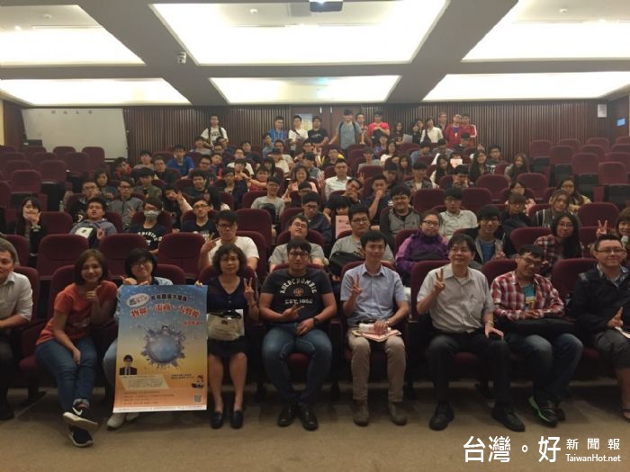 參與青年達人班講座的與會者合影。