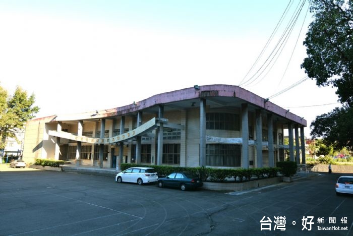 鄭市長表示,,經鑑定後,結構無安全疑慮,尚可使用,市府決定先進行修繕。