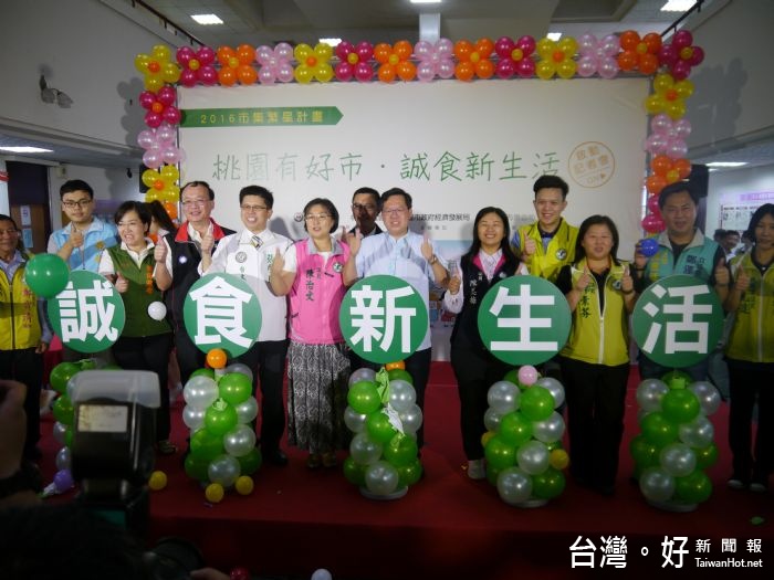 鄭市長說,報名攤商數合計120攤,經過一番激烈競賽後,15家優質老店脫穎而出。