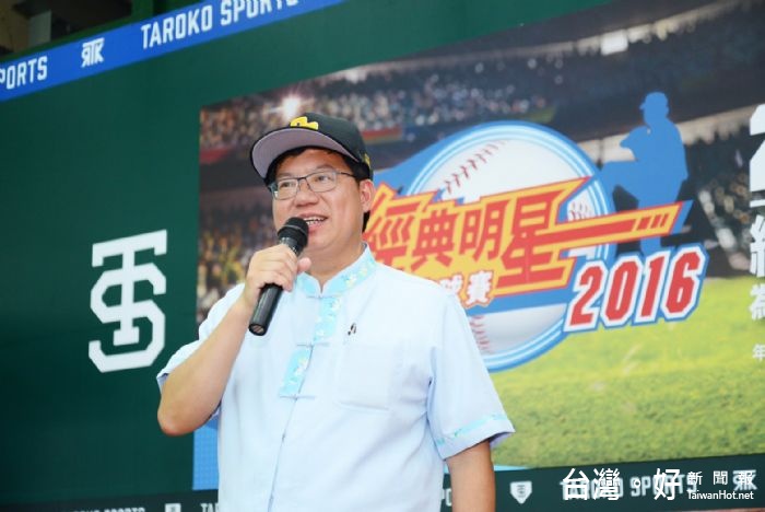鄭市長表示,經典明星公益棒球賽將在青埔棒球場舉辦,讓球迷重新目睹職棒球星過去球場上的風采。