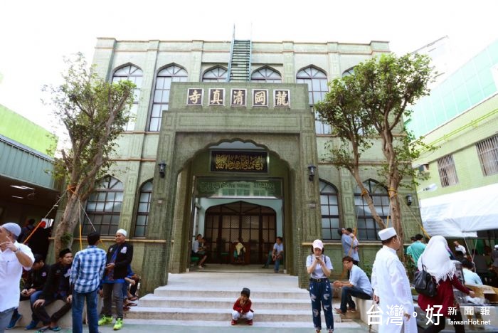 鄭市長表示,龍岡清真寺是桃園地區伊斯蘭信仰的重要中心。
