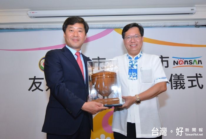 鄭市長:雙方簽署友好交流儀式,也是雙方友誼繼續向前走的另一起點。