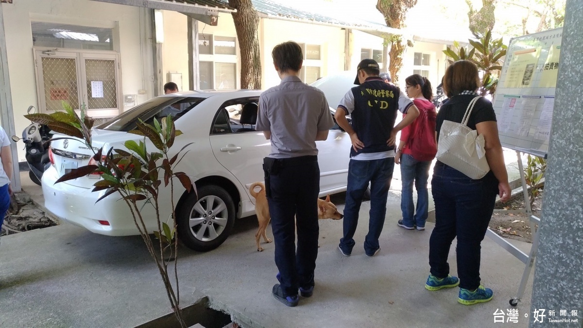 分局長張弘文表示,依新上路之沒收條款,完成其中一部白色車輛拍賣。