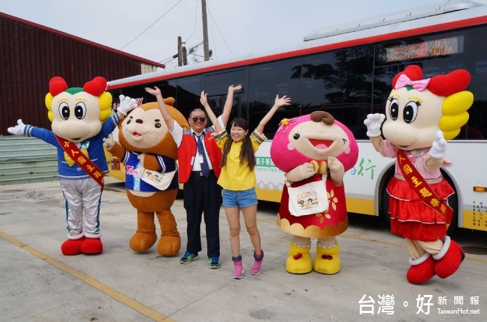 台灣好行慈湖線、小烏來線及親子樂園線推出各一輛ㄚ桃、園哥主題彩繪專車,帶領大家認識桃園之美。