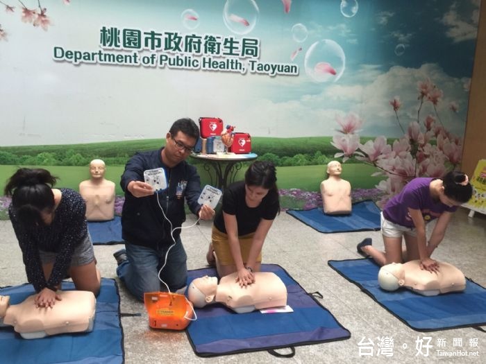 衛生局表示,身旁有人突然昏倒且無意識,如能在1分鐘內給予CPR,其急救成功率可達90%。