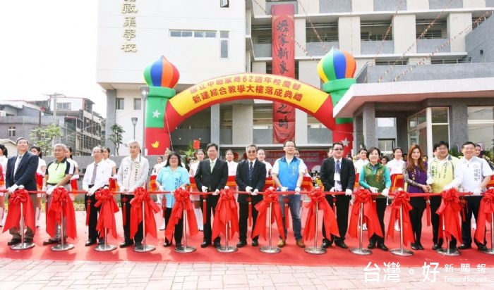 鄭文燦表示,中壢家商62週年校慶,相信中壢家商未來會飛的更高、更遠,也為桃園培育更多優秀技職人才。