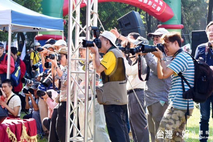 鄭市長表示,攝影對個人而言,是記憶的累積;對城市來說,是意象的展現。